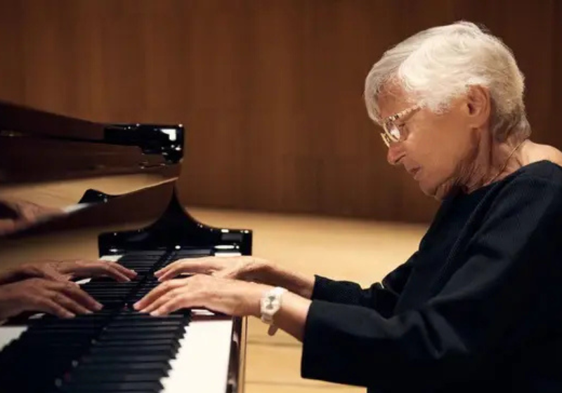 Pianista de 100 anos brilha nos palcos: ‘música é feita para trazer alegria’; vídeo