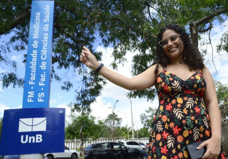 Isabella Lopes, filha de um pedreiro e uma dona de casa do Distrito Federal, é aprovada em três universidades para medicina. A família sempre estimulou estudar. - Foto: Correio Braziliense