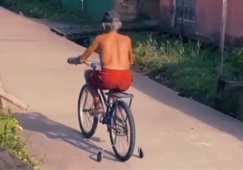 Idoso aprende a andar de bike aos 81 anos. Sonho realizado; vídeo