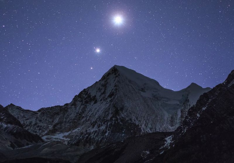 Fevereiro tem alinhamento planetário raro e tem chuva de meteoros