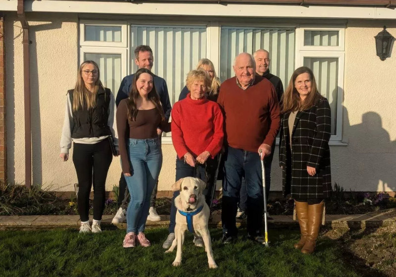 Roubada na Inglaterra há mais de 8 anos, a cachorrinha Daisy foi encontrada e devolvida aos tutores. - Foto: RPSCA