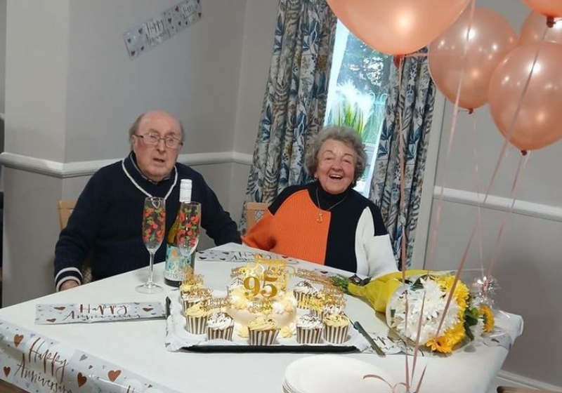 Casal que se apaixonou sem falar o mesmo idioma comemora 69 anos de casamento