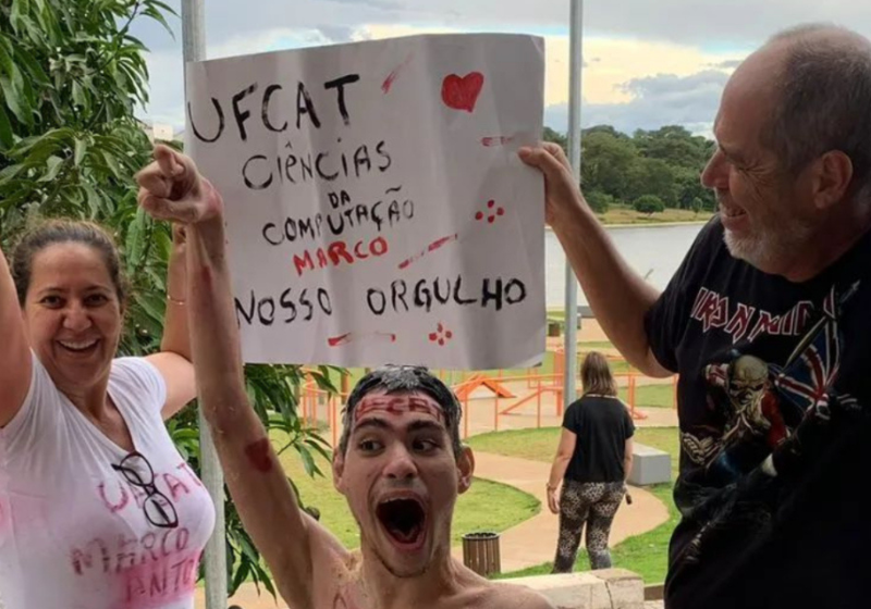 O jovem Marco Antônio, que é surdo e tem paralisia cerebral, é o novo universitário da Universidade Federal de Catalão, me Goiás. - Foto: João Victor Luiz