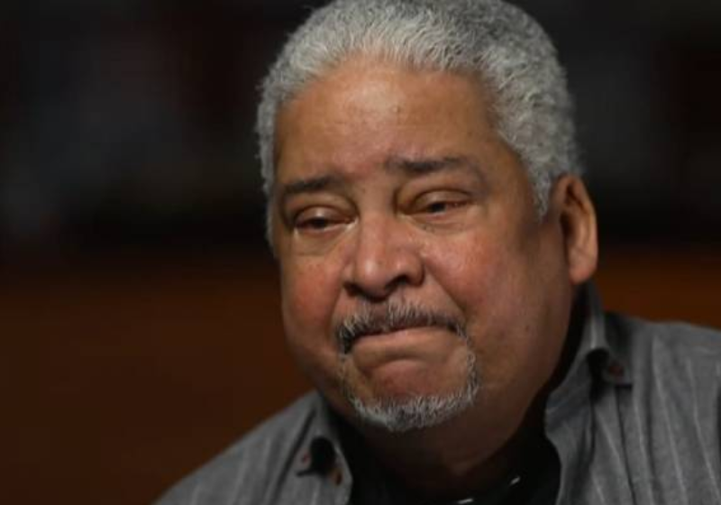 O médico que ama tratar de paciente foi acolhido por ele que o socorrem quando mais precisa durante o tratamento de combate ao câncer. Agora, ele quer retribuir o que recebeu. Foto: CBS News