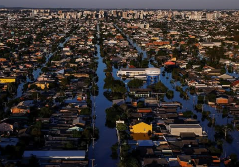 Amanda Perobelli, da Reuters, mostra a cidade coberta pela água na tragédia que assolou o Rio Grande do Sul. Foto: @amandaperobelli