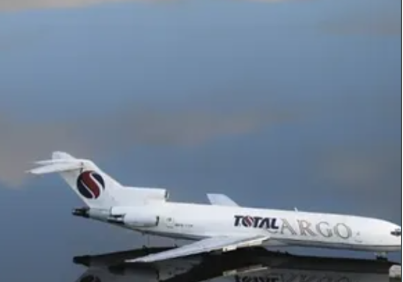Anselmo Cunha flagra o momento em que o avião pousa sobre o solo coberto de água na tragédia das enchentes no Sul. Foto: @anselmo cunha