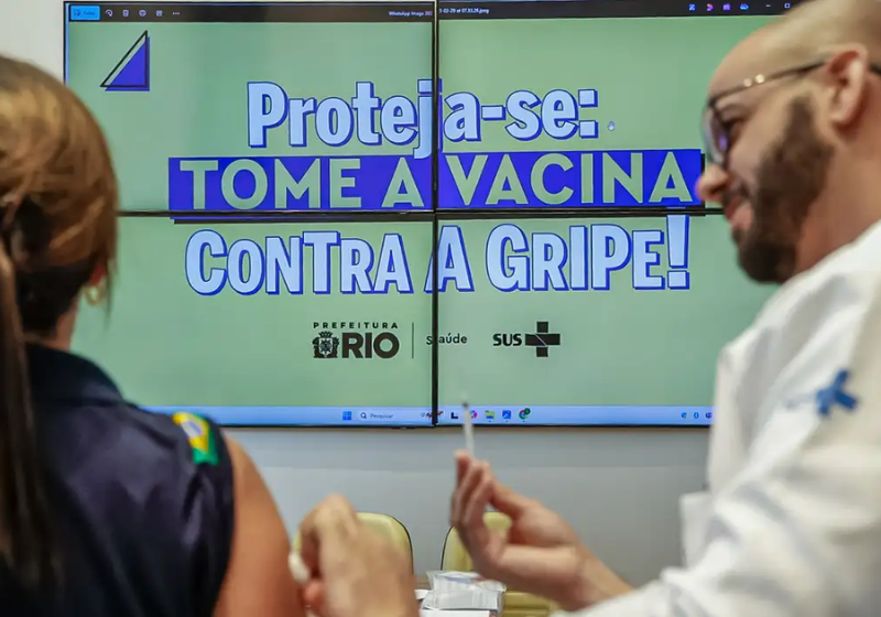 A campanha de vacina contra a gripe reforça também a imunização de outras doenças no país. Começa dia 7. É só ir ao posto de saúde mais próximo de você. Foto: Agência Brasil 