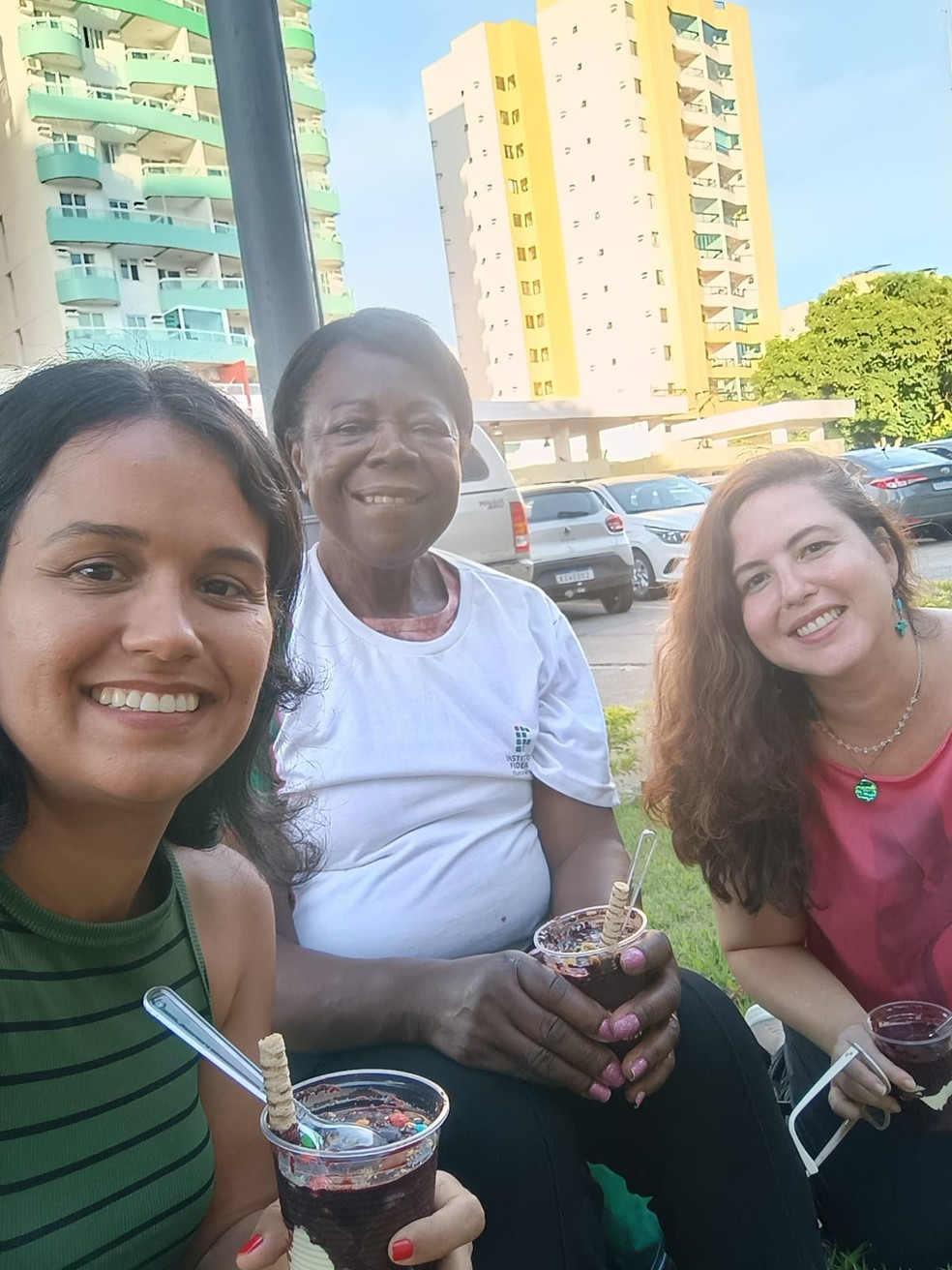 Durante o cursinho, Elenice se tornou amiga das professoras. - Foto: Arquivo pessoal