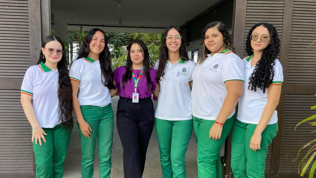 As cinco estudantes foram orientadas pela professora Elly Hanna de Lima Sobrinho. - Foto: Arquivo pessoal