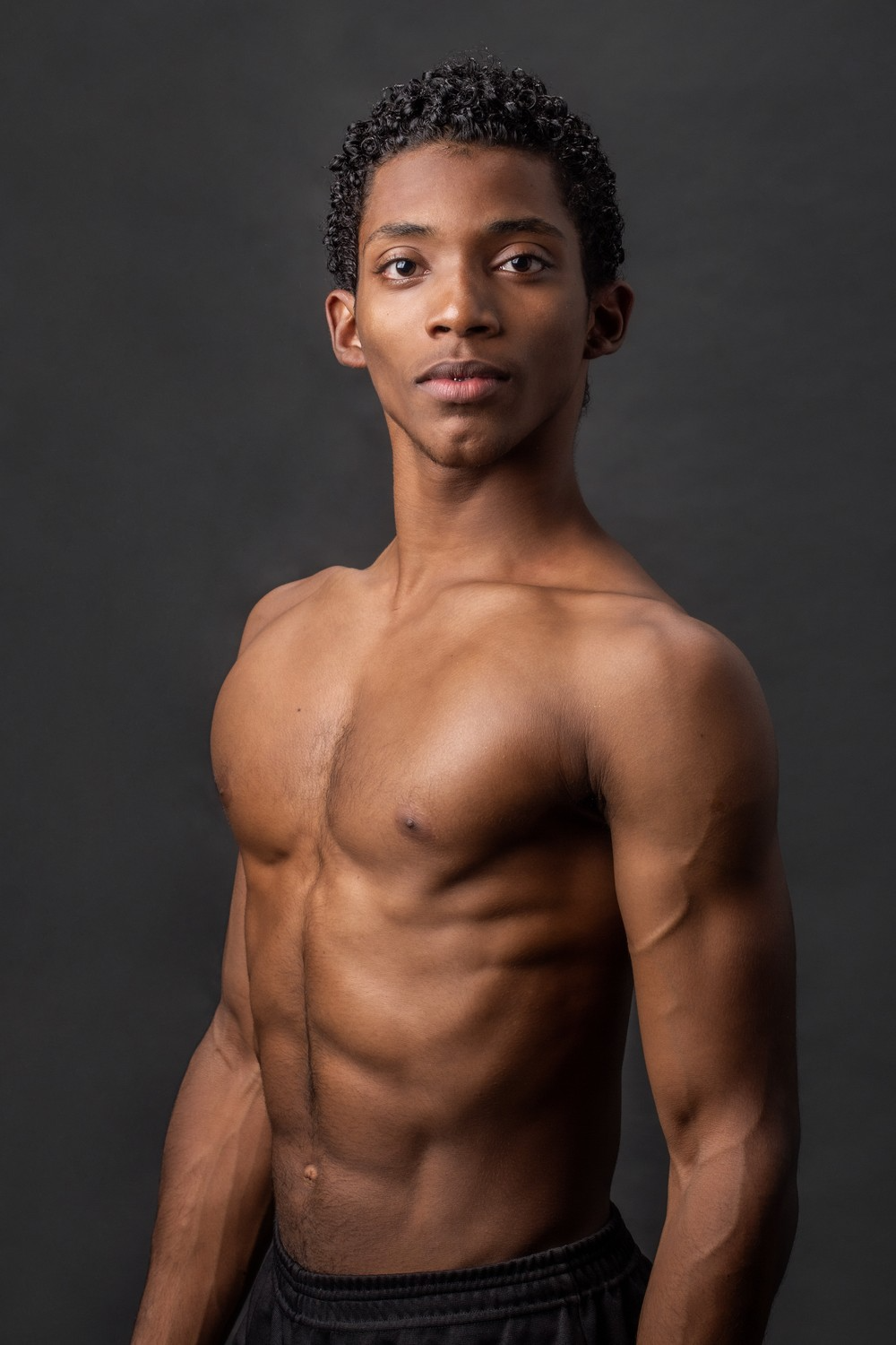 O bailarino formado no Bolshoi Brasil, hoje dança por uma academia de Nova Iorque. - Foto: Alinne Volpato