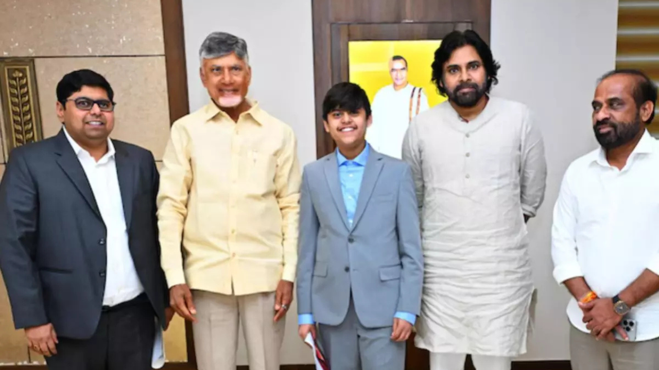 Em encontro com autoridades locais, o jovem foi muito elogiado. - Foto: Times of India