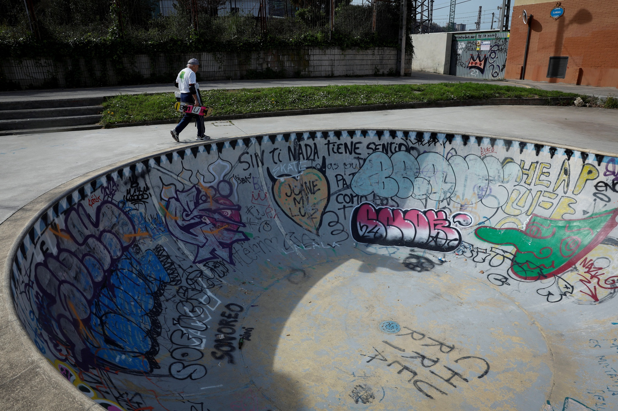 Na pista de skate, Juanjo vira atração! - Foto: Público