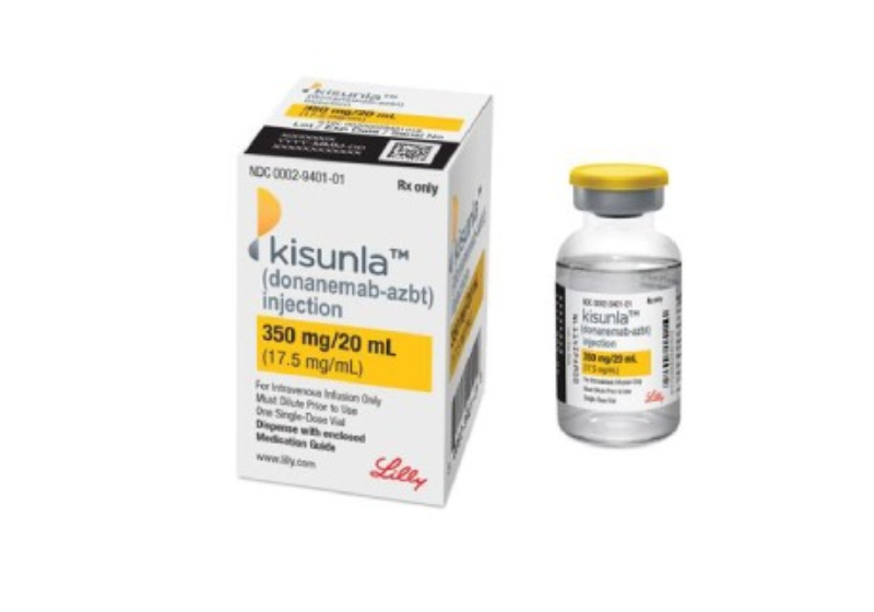 O donanemab, quando testado nos EUA, causou alguns efeitos colaterais nas pessoas, como dor de cabeça, reações ao gotejamento da medicação e inchaço. No mercado norte-americano, custa cerca de R$ 172 mil por ano o tratamento. Foto: France Alzheimer France Alzheimer 