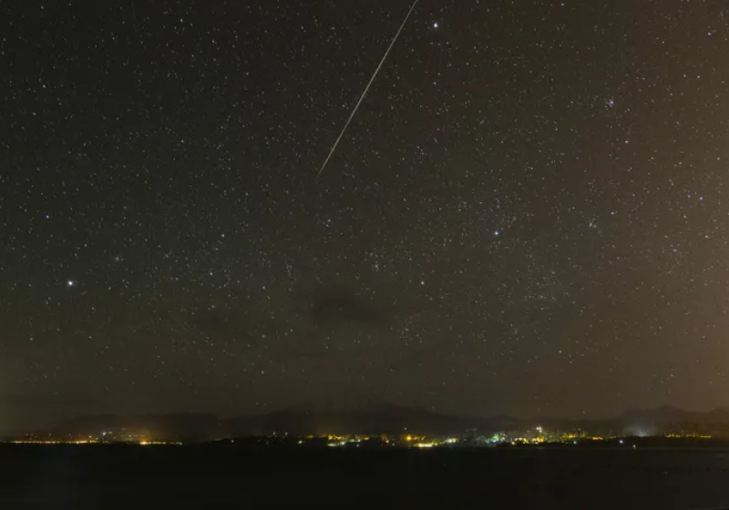 Para assistir ao espetáculo no céu das estrelas cadentes, é preciso escolher um lugar mais afastado e longe da luz artificial. Foto: National Greographic