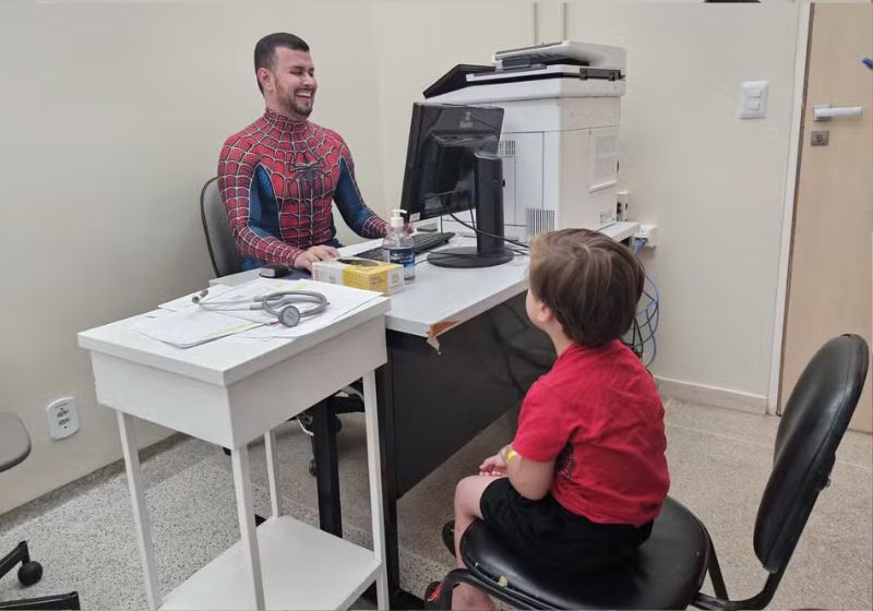 Para o profissional, ser pediatra é muito mais do que cuidar de doenças. É ser o guardião das crianças! - Foto: IgesDF