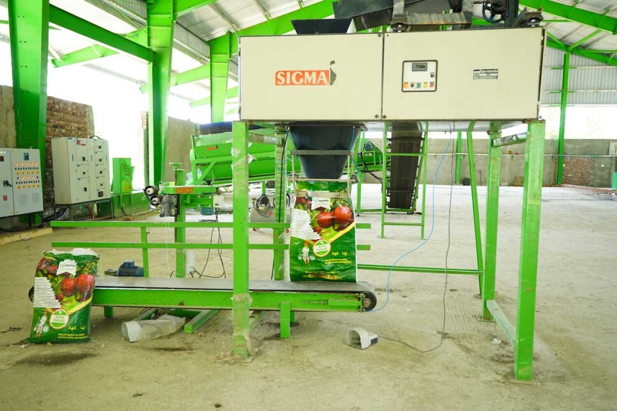 Os fertilizantes produzidos são usados por agricultores locais. - Foto: Maninder Singh