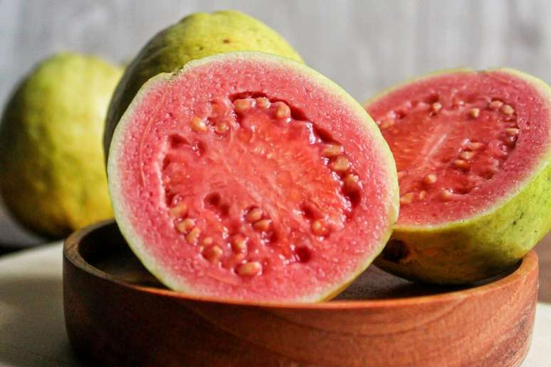 A fruta é rica em vitaminas e nutrientes essenciais. - Foto: Muklis_7/Shutterstock/Portal EdiCase