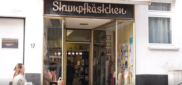 Para a idosa, a loja se tornou uma resistência. - Foto: DW