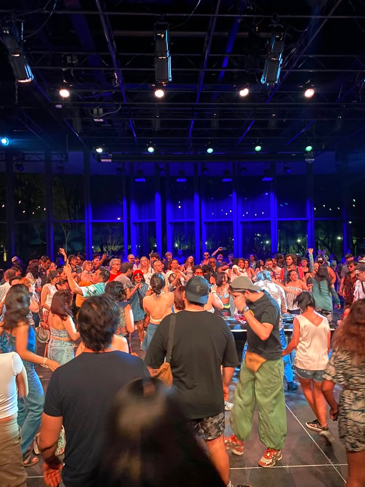 As festas reúnem milhares de pessoas. Todos estão ali pelo prazer da música! - Foto: Nueva Red de Bailadores