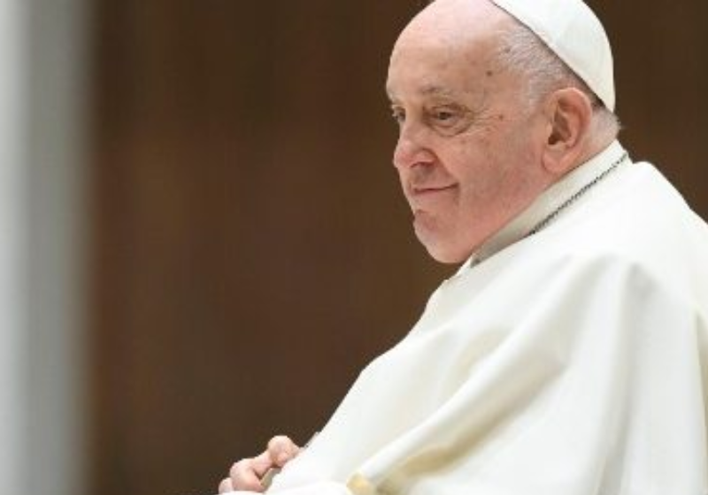 O santo padre do sorriso e da piada, do humor e da alegria, o papa Francisco deixa um legado de amor pleno e o mundo diz adeus com tristeza. Foto: Vatican News