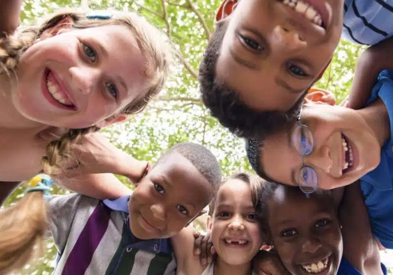 Uma escola, em Wolferibüttel, na Alemanha, instituiu a disciplina "felicidade" depois que viu o aumento da tristeza e depressão entre os alunos. - Foto: Microsoft- Foto: depositphotos.com / diego_cervo