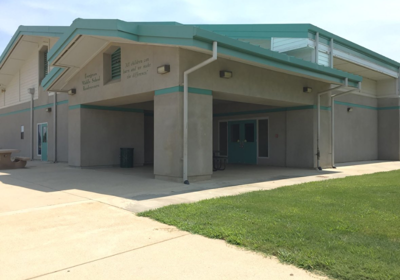 O adolescente soube do plano de ataque a essa escola, nos EUA, e age rápido, avisando à política, assim impede uma possível tragédia. Foto: Newsweek