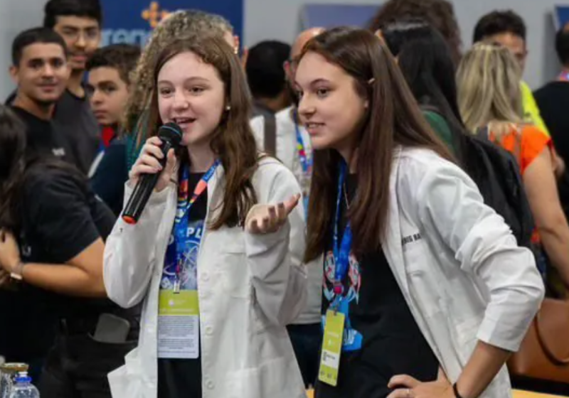Irmãs brasileiras são escolhidas entre as 100 crianças mais inteligentes do mundo Beatriz, de 14 anos, e Isabella Toassa da Silva, de 15, de São Paulo, são as irmãs brasileiras escolhidas entre as crianças e adolescentes mais inteligentes do mundo. - Foto: Jornal de Barueri