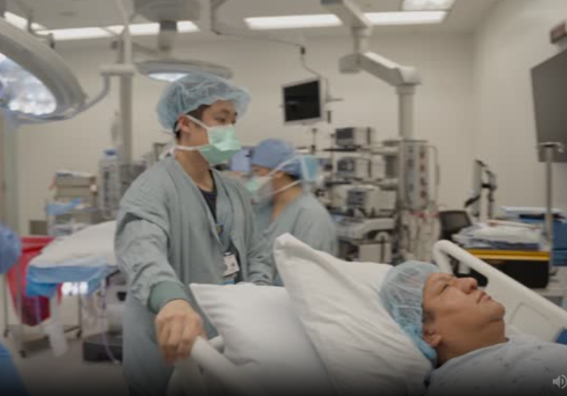 A cirurgia de transplante de bexiga e rim durou cerca de oito horas. Mas os médicos se prepararam por quatro anos. Foto: UCL/USC