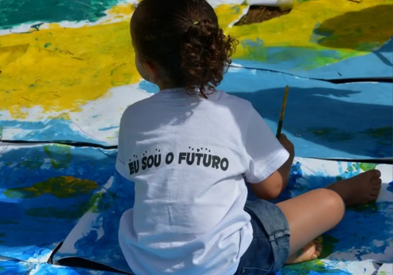 É obrigação do pai ou da mãe pagar a pensão alimentícia para o filho, se o responsável quiser, a Defensoria Pública do estado em que mora a criança deve prestar a assistência para garantir os repasses via Justiça. Foto: Agência Brasil