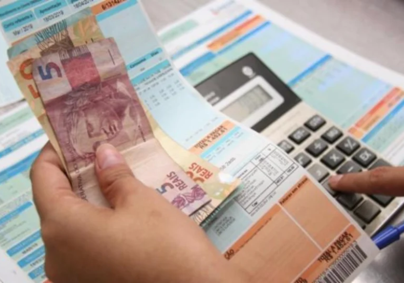 Brasileiros mais pobres, pessoas com deficiências e inscritos no CadÚnico vão ganhar isenção no pagamento de conta de luz. O governo editou a Medida Provisória e o Congresso Nacional tem 120 dias para aprovar. - Foto: Agência Brasil