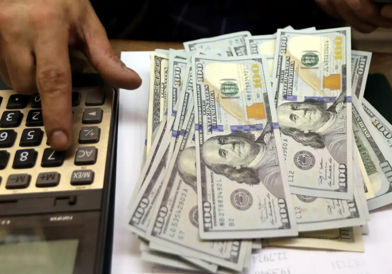 Dólar vai cair mais nas próximas semanas, prevê banco americano Morgan Stanley Projeções do banco Morgan Stanley mostram que o valor do dólar vai cair por causa da recuperação parcial da economia em várias regiões. - Foto: Agência Brasil