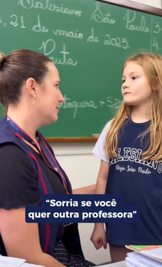 Alguns estudantes ficaram confusos com a tia. Que susto! - Foto: @cspascurra/Instagram
