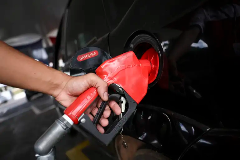 Postos de Gasolina, mais uma vez, vão vender gasolina com ótimos descontos no Dia Livre de Impostos, no dia 29 de maio. - Foto: Marcelo Camargo/Agência Brasil