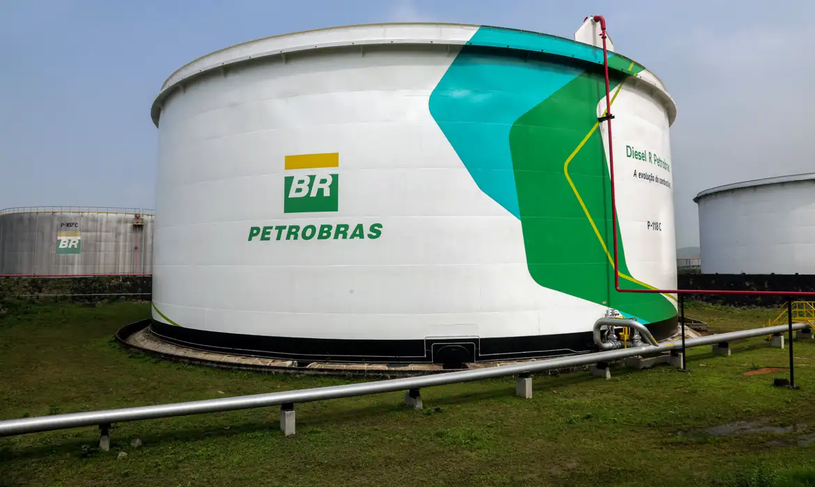 Segundo a estatal, o preço pago pelo consumidor por litro deve ser, em média, R$ 2,81. - Foto: Petrobras