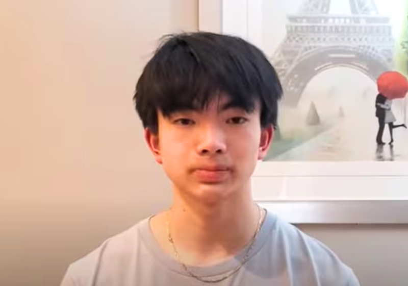 Adolescente que perdeu família em tragédia doa R$ 1 milhão para outras vítimas; ganhou em vaquinha O adolescente Andy Le perdeu parte da família em uma tragédia no Canadá e doou R$ 1 milhão que recebeu para ajudar outros que também sofreram. - Foto: YouTube