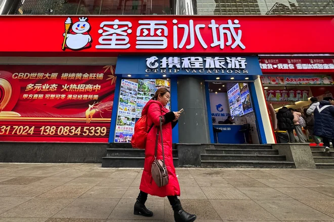 A Mixue tem chás, sorvetes, limonadas e outros. - Foto: Cheng Xin/Getty Images