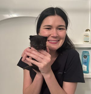 Olivia decidiu ficar com o gatinho. - Foto: Olivia Thomas