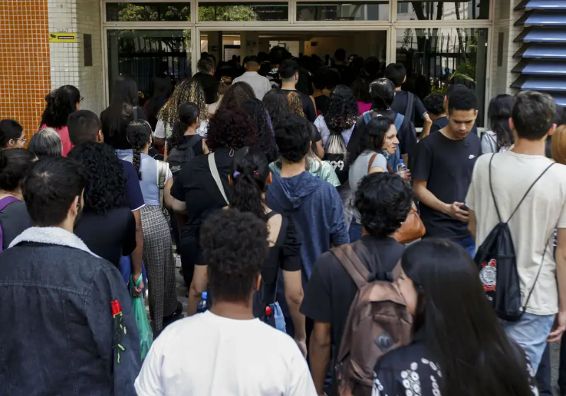 As inscrições para os concursos do exército e da Polícia Federal já estão na última semana, é preciso correr para dar tempo, os salários chegam a mais de R$ 11 mil. Foto: Agência Brasil