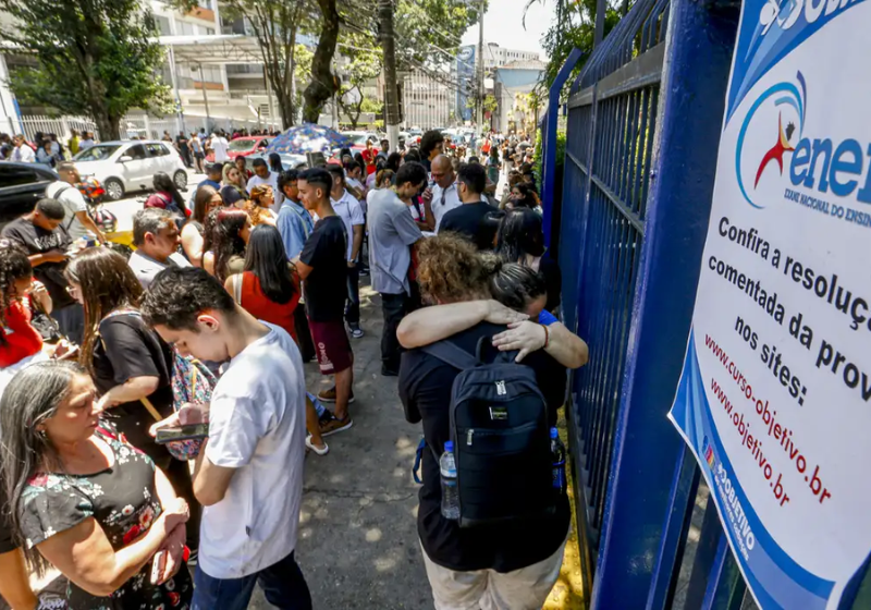 As inscrições para o Enem estão abertas e vão até o dia 6 de junho. As provas, na maior parte do país, ocorrerão em novembro. - Foto: Agência Brasil