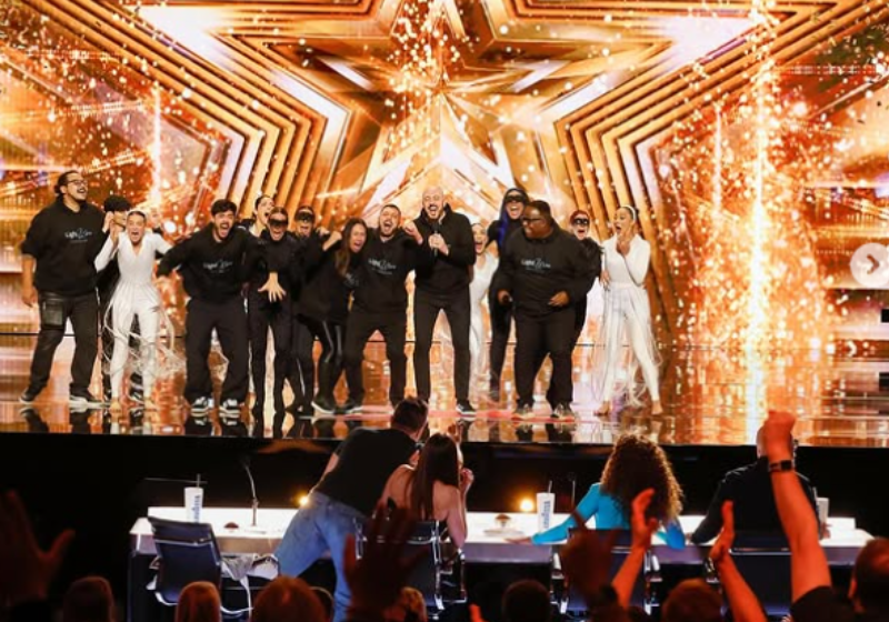 O grupo de dança brasileiro LightWire, fez o público aplaudir de pé no show de talentos America's Got Talent, nos Estados Unidos. - Foto: @ LightWire