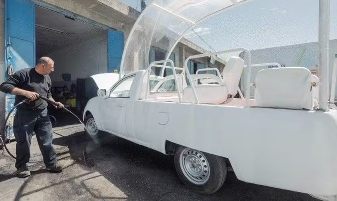 O carro vai ser equipado com suprimentos médicos e deve chegar aos lugares remotos de Gaza. - Foto: Vatican News