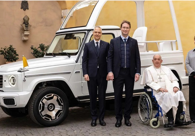 Papamóvel de Francisco vai virar clínica para atender crianças de Gaza; último desejo do papa O papamóvel, como último desejo de Francisco, vai virar uma clínica para atendeer crianças vítimas da guerra em Gaza. - Foto: Mercedes-Benz