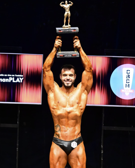 Renan ganhou em uma das categorias do evento. Vanuza gritou "eu já sabia!". - Foto: @oficialcaveiragames/Instagram