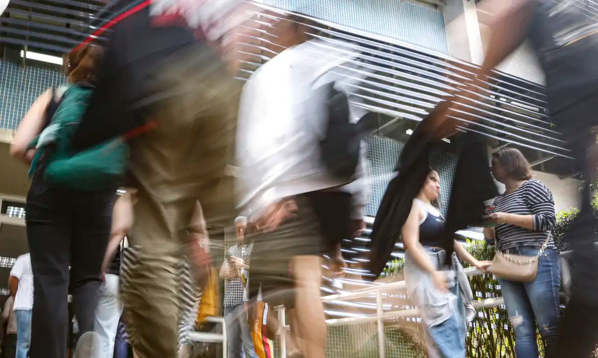 O Ministério vai analisar propostas para que os cursinhos façam parte do programa. - Foto: Paulo Pinto/Agência Brasil