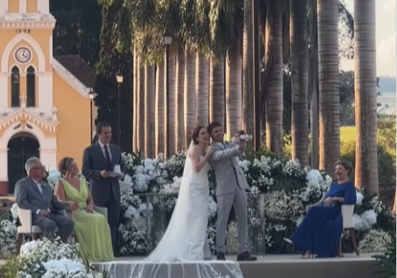 Maria Júlia e Dan inovaram, na hora do ‘sim’. Um drone virou daminha de honra no casamento em São Paulo e levou as alianças. Veja a cara dos convidados. Foto: @majupascon