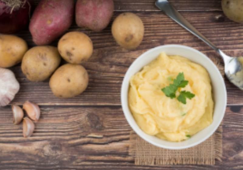 A batata-doce, fonte rica em fibras e vitaminas, segundo estudo, oferece mil e uma opções em receitas simples e fáceis, como o purê. Foto: Freepik