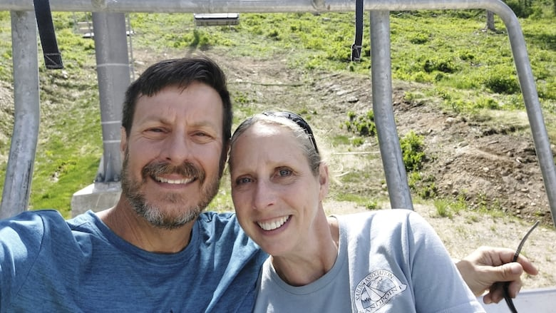 Jo Roop, esposa de Kell, segurou a cabeça do marido para ele não se afogar. - Foto: Kell Morris