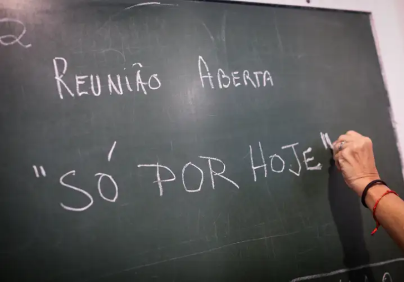 Os Alcoólicos Anônimos tem ajudado na recuperação de milhares de brasileiros dependentes de bebida há 90 anos, sem cobrar nada e sem fazer julgamentos. - Foto: divulgação