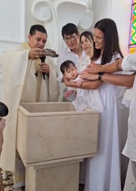 Yuna só queria tirar uma sonequinha. Tão cansada, tadinha! - Foto: gb1835/TikTok