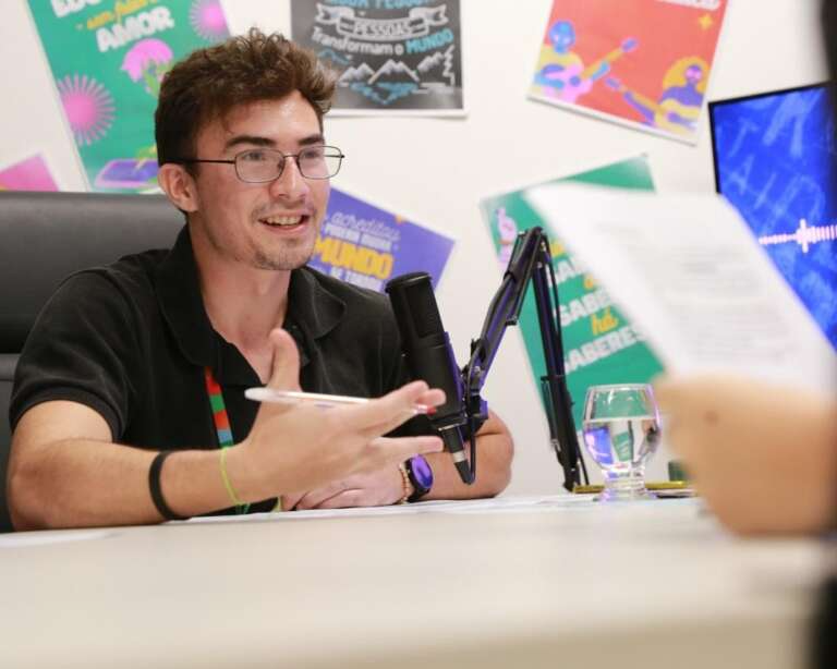 Como parte do trabalho, o jovem quer dar voz às comunidades marginalizadas. - Foto: Seduc